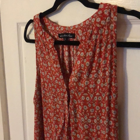 Floral Red Top - Picture 3 of 3